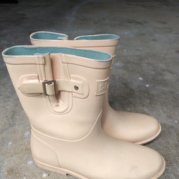 Size 9 Pink Rain Boots - Picture 6 of 6